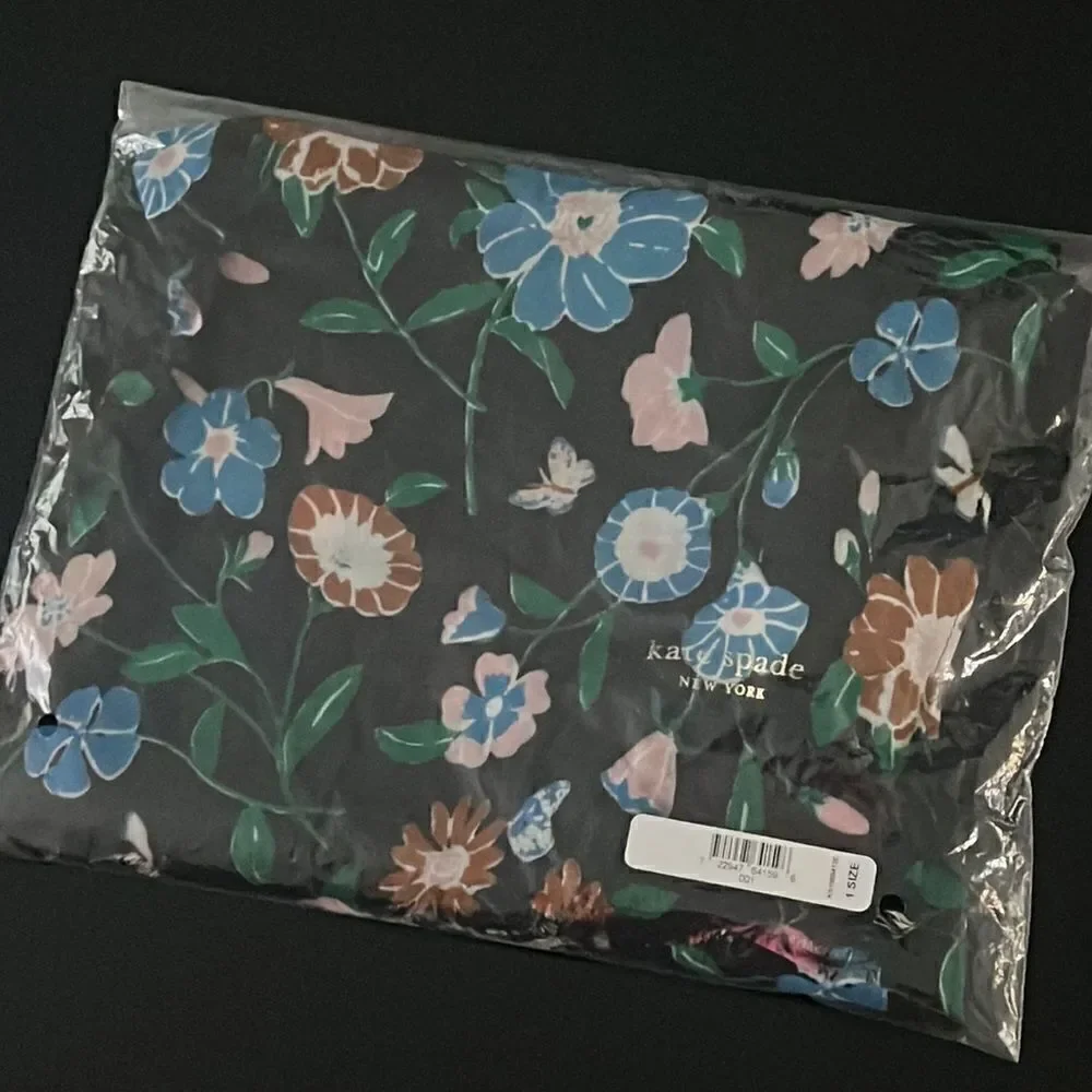 NWT Kate Spade floral garden oblong scarf